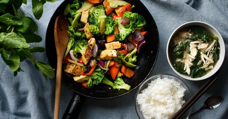 Comment cuisiner le tofu fumé et le tofu nature