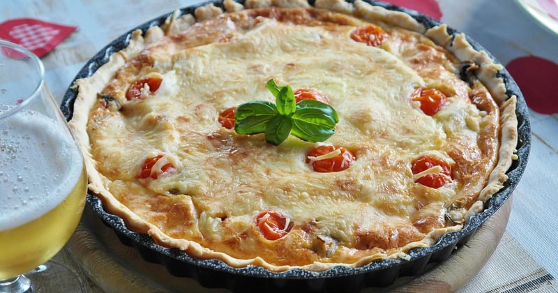 Quiche lorraine rapide avec pâte brisée maison, prête en 30 minutes